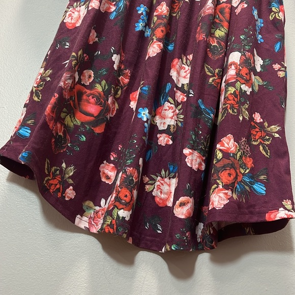 Comfy Fit Floral Long Sleeve Dress - Picture 10 of 16